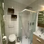 Maison 200m2- 9 Avec Sdb - 16-18 Personnes - Séminaire-proche Centre-ville-gare Et Arena-terrasse Casa vacanze *