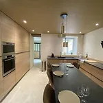 Maison 200m2- 9 Avec Sdb - 16-18 Personnes - Séminaire-proche Centre-ville-gare Et Arena-terrasse Casa vacanze Reims