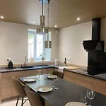 Maison 200m2- 9 Avec Sdb - 16-18 Personnes - Séminaire-proche Centre-ville-gare Et Arena-terrasse Casa vacanze Reims