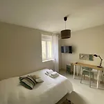 Maison 200m2- 9 Avec Sdb - 16-18 Personnes - Séminaire-proche Centre-ville-gare Et Arena-terrasse * Reims