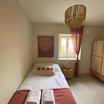 Maison 200m2- 9 Avec Sdb - 16-18 Personnes - Séminaire-proche Centre-ville-gare Et Arena-terrasse Casa vacanze *