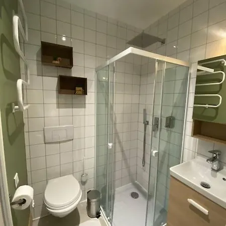 Maison 200m2- 9 Avec Sdb - 16-18 Personnes - Seminaire-proche Centre-ville-gare Et Arena-terrasse Дом отдыха *