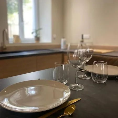 Maison 200m2- 9 Avec Sdb - 16-18 Personnes - Seminaire-proche Centre-ville-gare Et Arena-terrasse Dom wakacyjny