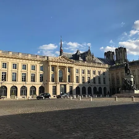 Maison 200m2- 9 Avec Sdb - 16-18 Personnes - Séminaire-proche Centre-ville-gare Et Arena-terrasse Casa vacanze Reims