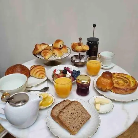 Dom wakacyjny Maison 200m2- 9 Avec Sdb - 16-18 Personnes - Seminaire-proche Centre-ville-gare Et Arena-terrasse *