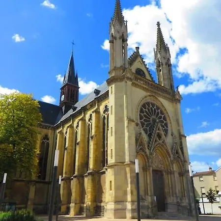 Dom wakacyjny Maison 200m2- 9 Avec Sdb - 16-18 Personnes - Seminaire-proche Centre-ville-gare Et Arena-terrasse