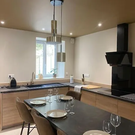 Maison 200m2- 9 Avec Sdb - 16-18 Personnes - Seminaire-proche Centre-ville-gare Et Arena-terrasse Dom wakacyjny Reims