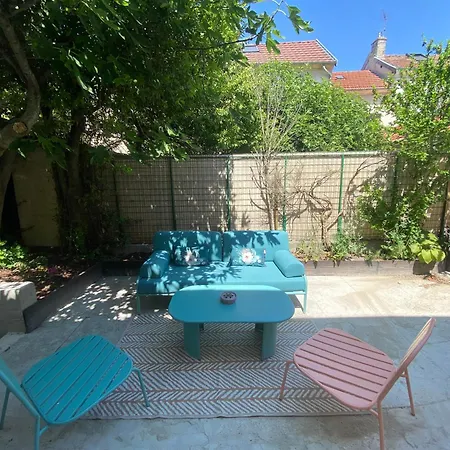 Maison 200m2- 9 Avec Sdb - 16-18 Personnes - Séminaire-proche Centre-ville-gare Et Arena-terrasse Casa vacanze